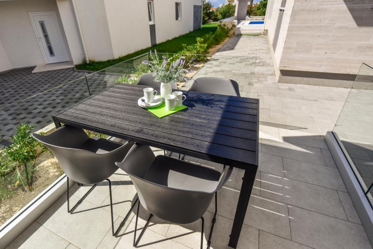 Apartments & Rooms Pool Villas Maris Novalja Exterior foto
